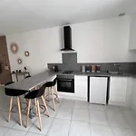 Joli Appartement Sur Place De La Mairie