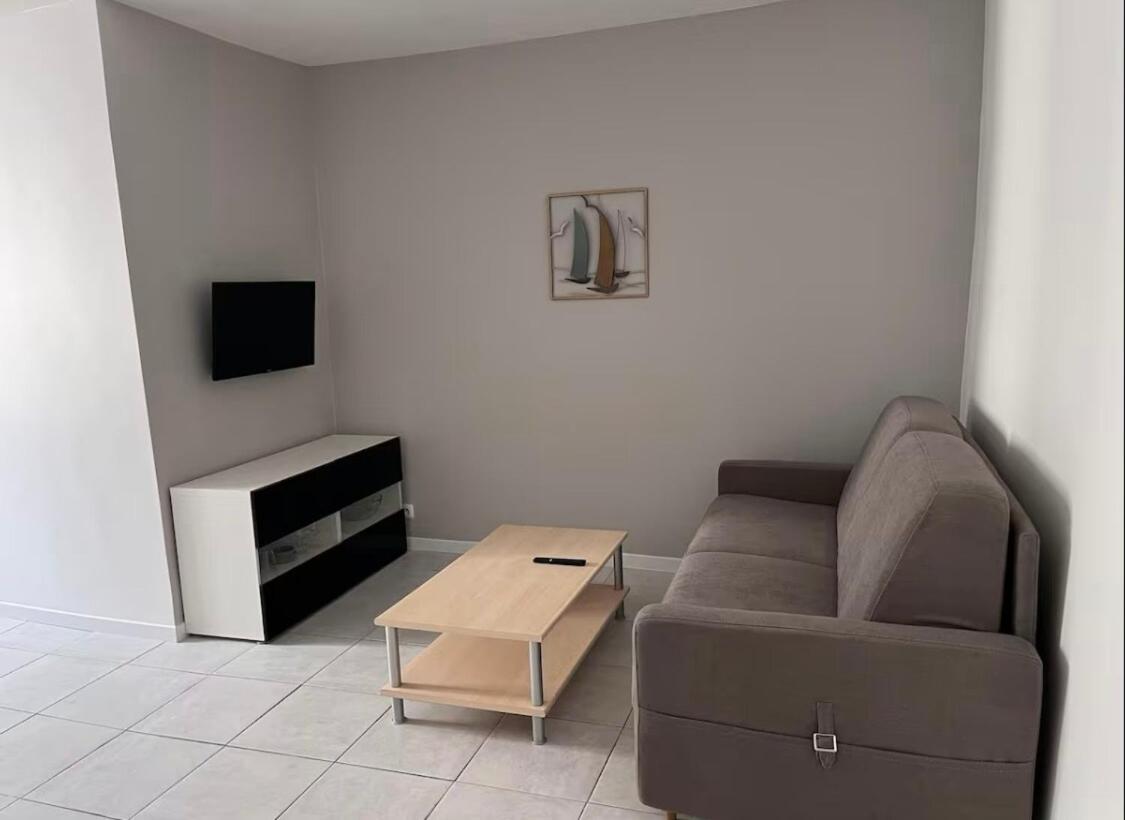 Joli Sur Place De La Mairie Appartement Sète